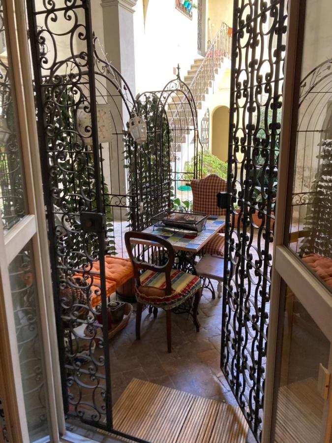 Hand Decorated House With Court Флоренція Екстер'єр фото